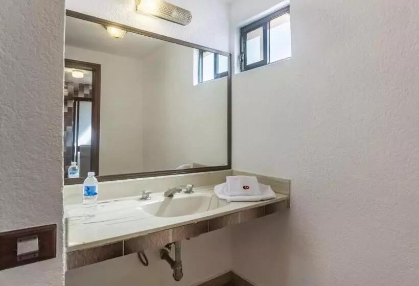 هتل Capital O Mansión Los Arcos