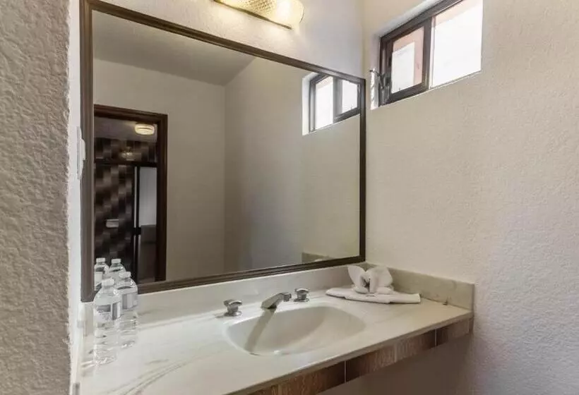 هتل Capital O Mansión Los Arcos