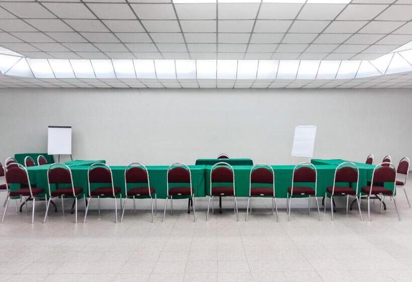 هتل Capital O Mansión Los Arcos