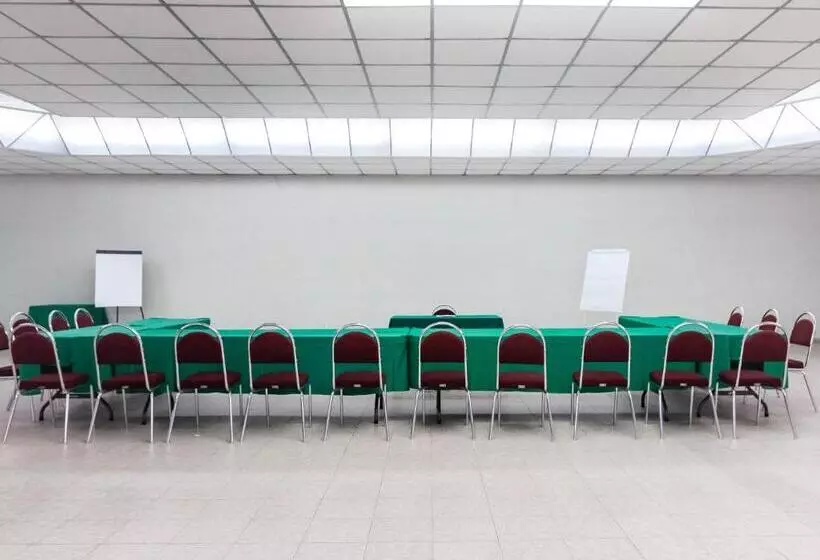 هتل Capital O Mansión Los Arcos