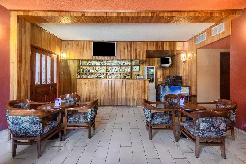 هتل Capital O Mansión Los Arcos