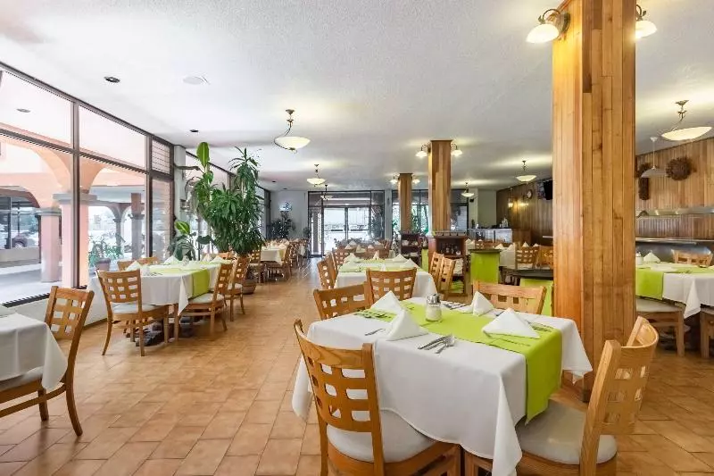 هتل Capital O Mansión Los Arcos