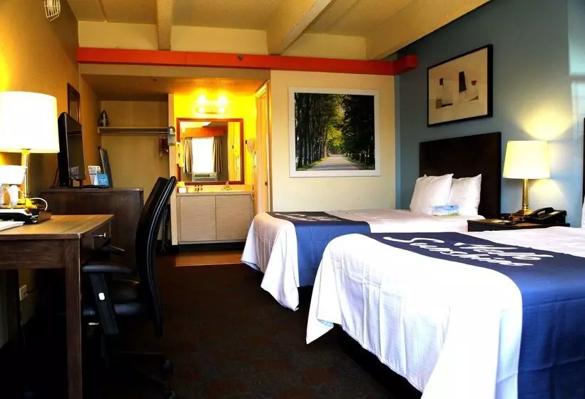 בית מלון כפרי Days Inn By Wyndham Denver Downtown