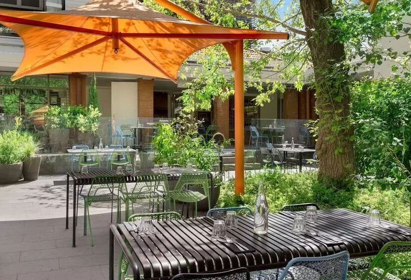 Hotel Peppers Gallery