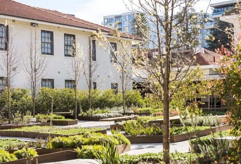 Hotel Peppers Gallery