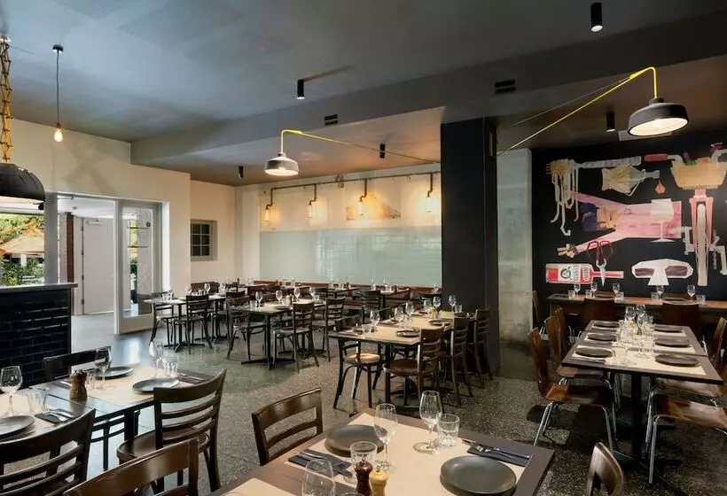 Hotel Peppers Gallery