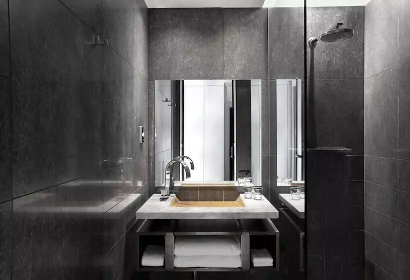 Hotel Peppers Gallery