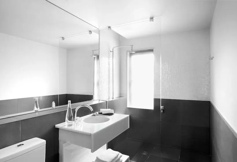 Hotel Peppers Gallery