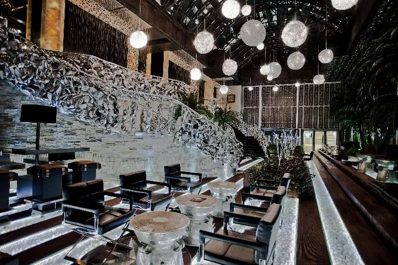 Отель Royal Castle Design & Spa