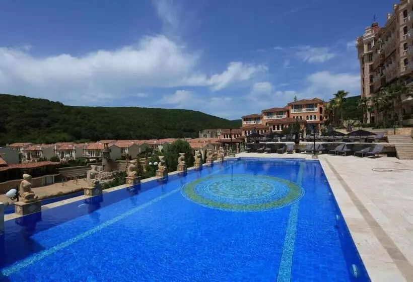 Отель Royal Castle Design & Spa