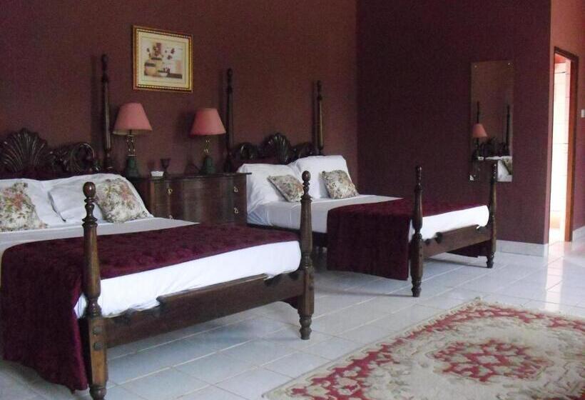 هتل Tamarind Great House