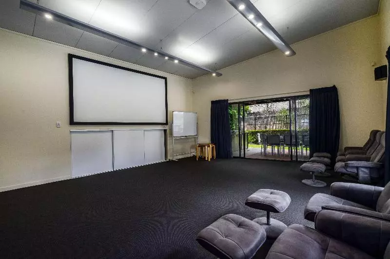 Отель The Docks On Goodwin