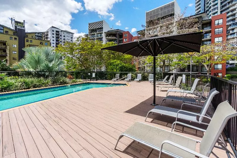 Отель The Docks On Goodwin