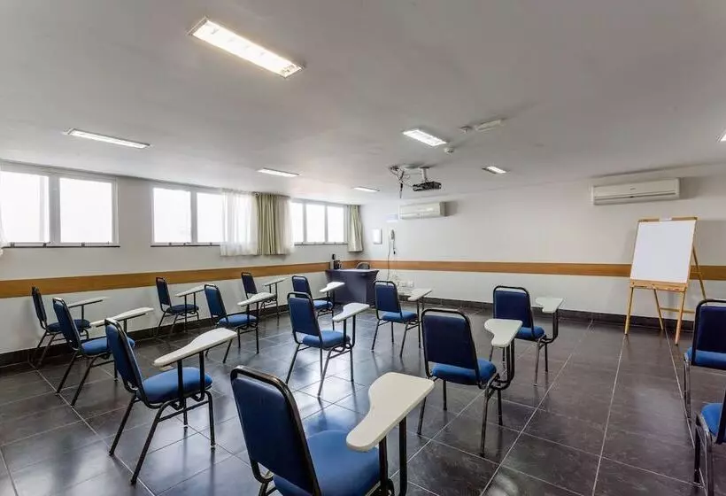 호텔 Victory Suites