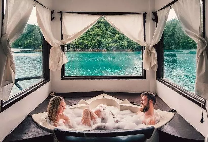 Hotelli Club Tara Island Resort