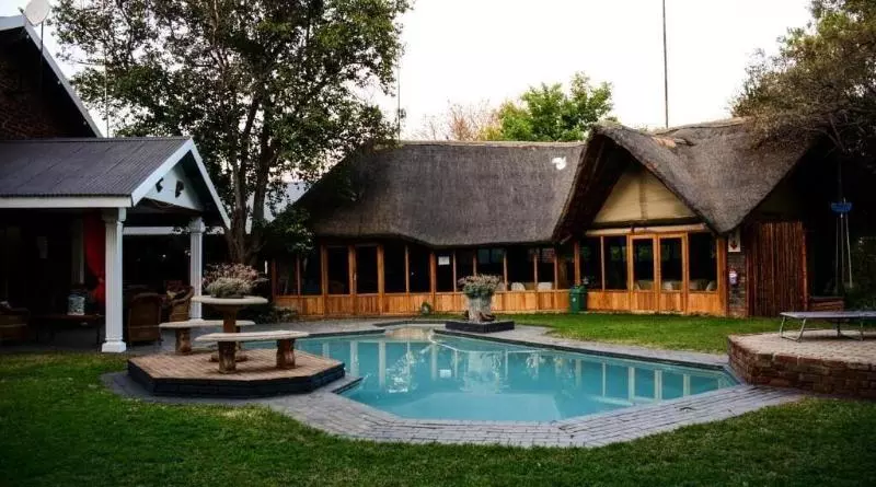 ホテル Komma Nader Gastehuis