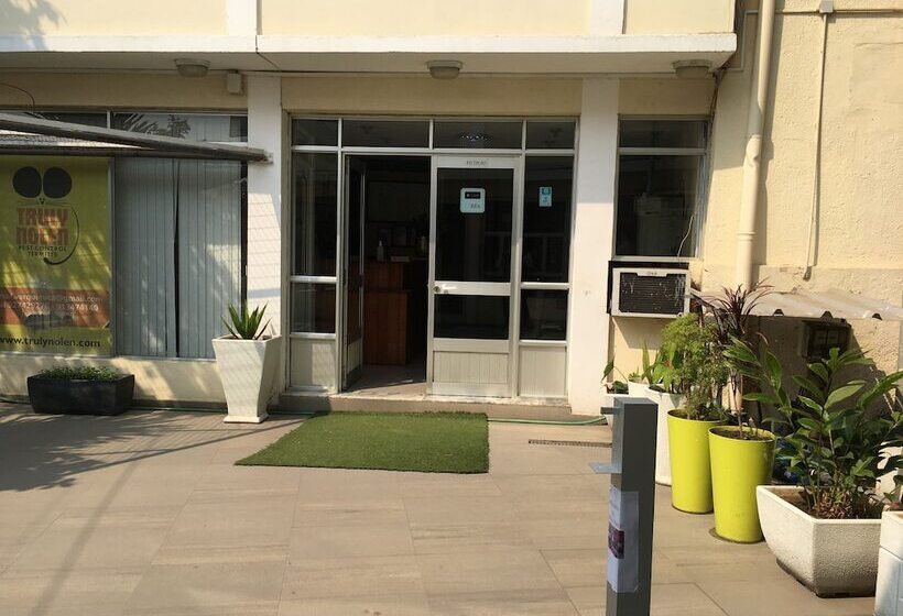 هتل Mivena   On Airport Street