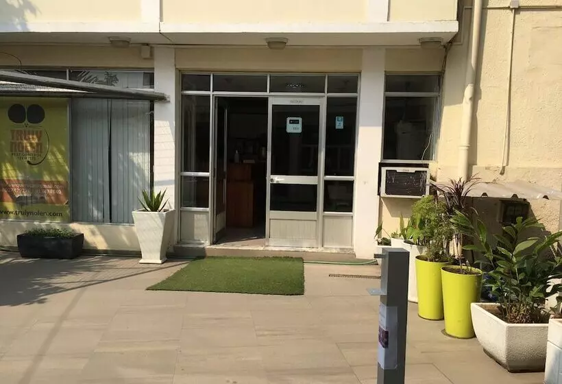 هتل Mivena   On Airport Street