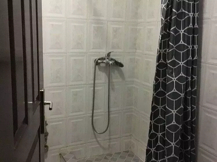 هتل Mivena   On Airport Street