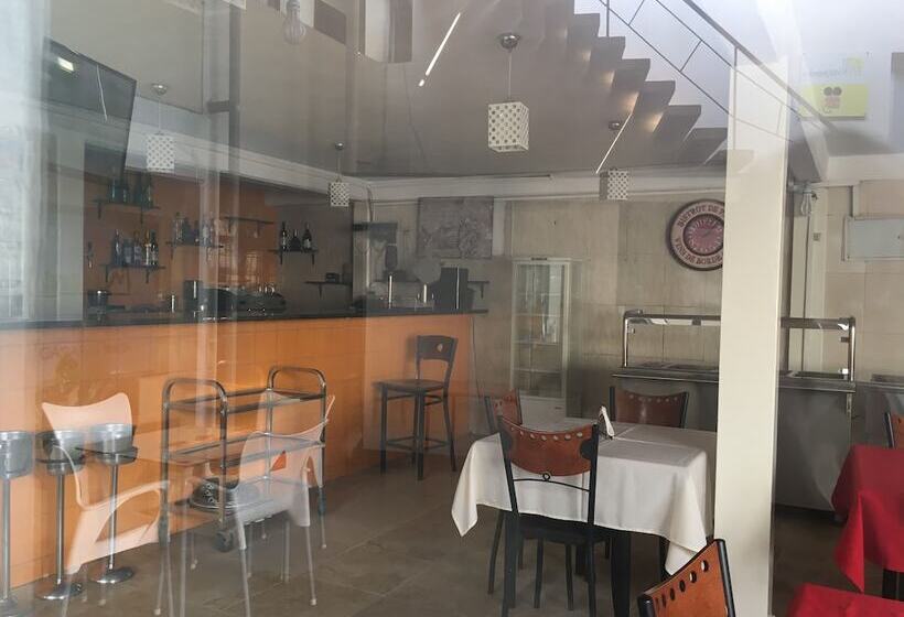 هتل Mivena   On Airport Street