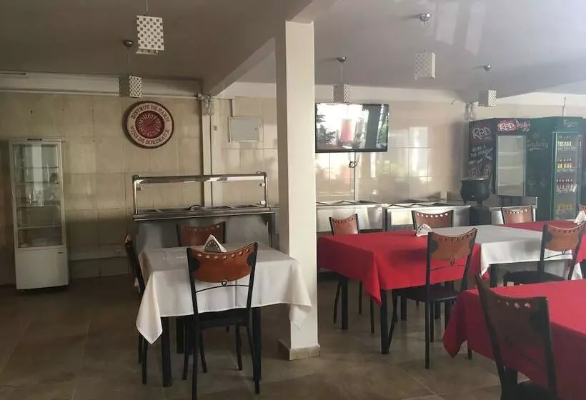 هتل Mivena   On Airport Street