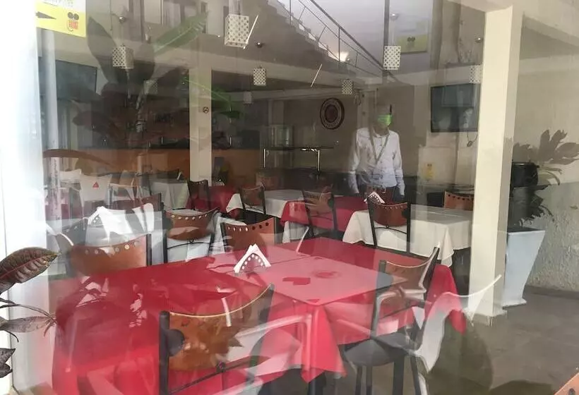 هتل Mivena   On Airport Street