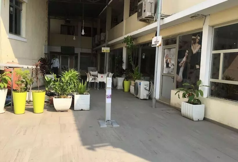 هتل Mivena   On Airport Street