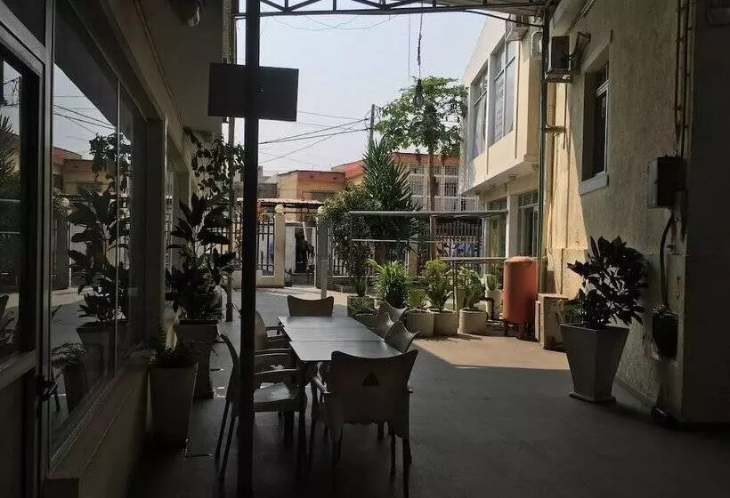 هتل Mivena   On Airport Street