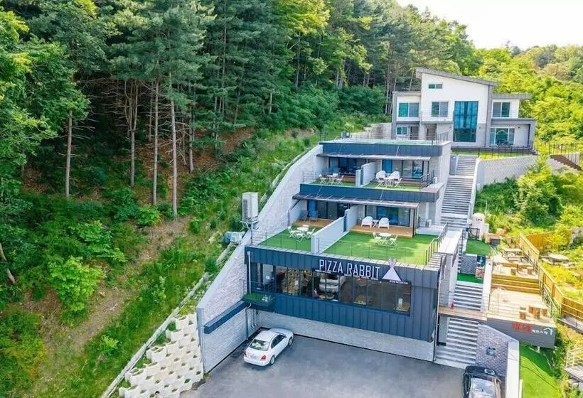 Hotelli Rabbit Star Pension