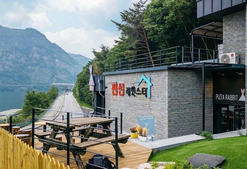 Hotel Rabbit Star Pension