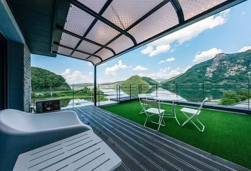 Hotelli Rabbit Star Pension