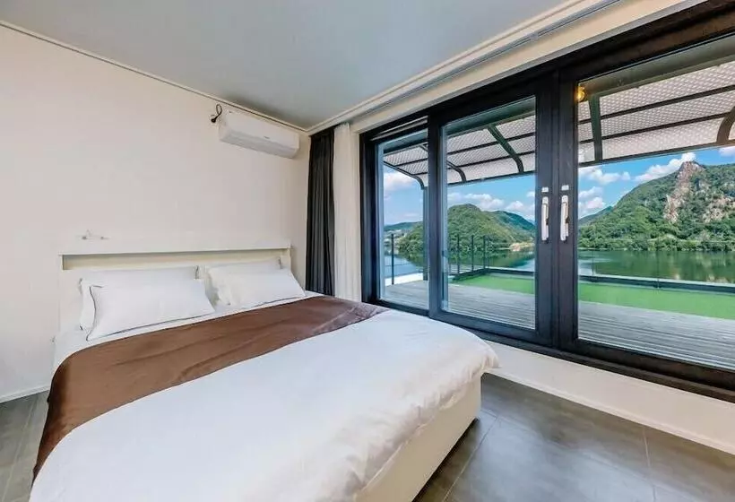 Hotelli Rabbit Star Pension