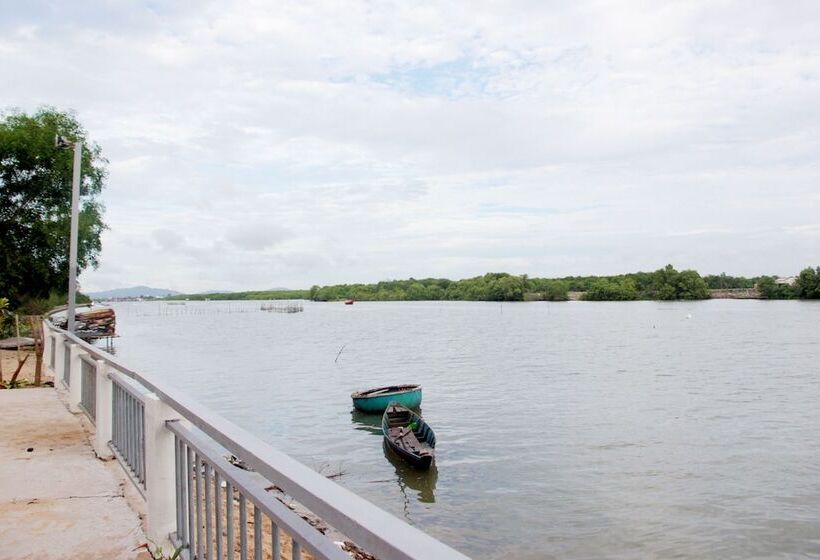 هتل The Beach House Resort