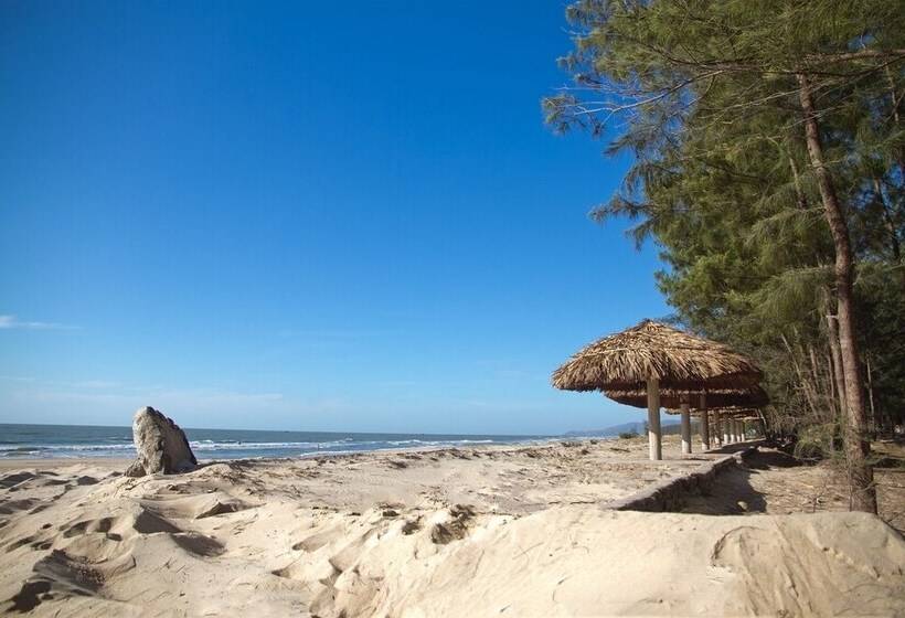 هتل The Beach House Resort