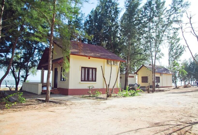 هتل The Beach House Resort