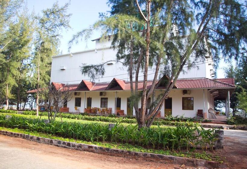 هتل The Beach House Resort