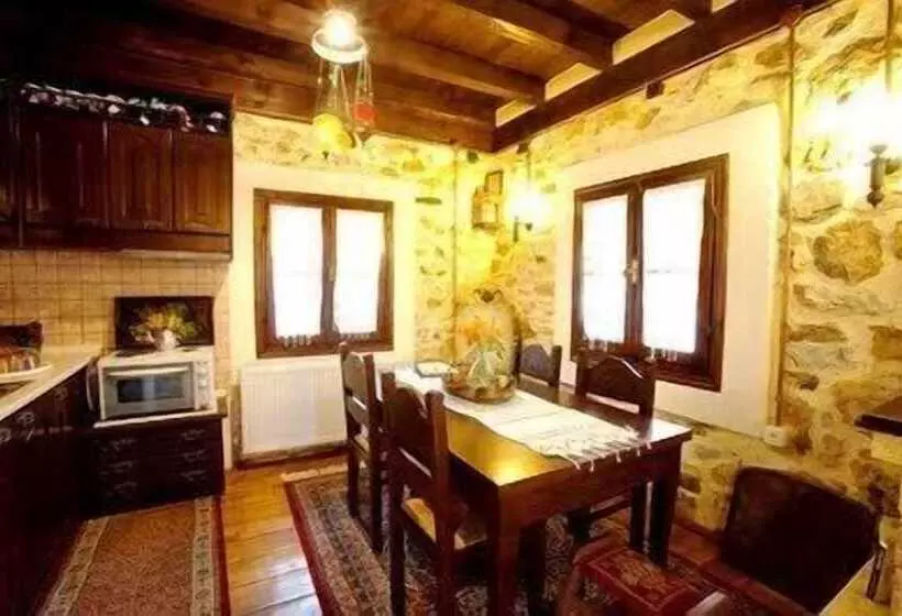 Hotelli To Archontiko Guesthouse Villa