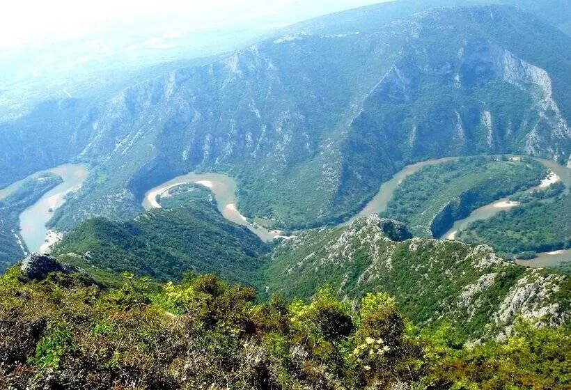 Hotelli To Archontiko Guesthouse Villa