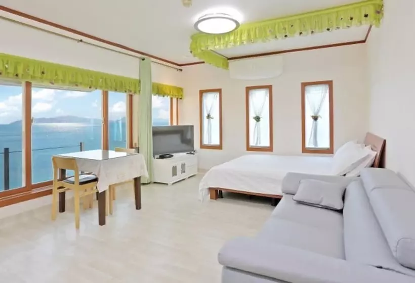 Namhae Eunbit Bada Pension