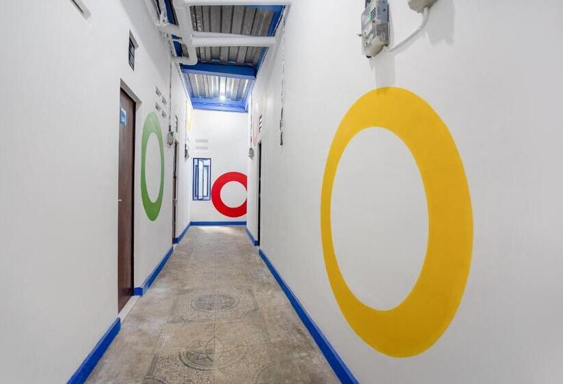 בית מלון כפרי Collection O Tunas Plaza Residence