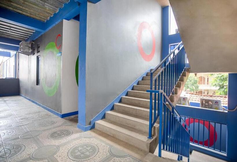 בית מלון כפרי Collection O Tunas Plaza Residence