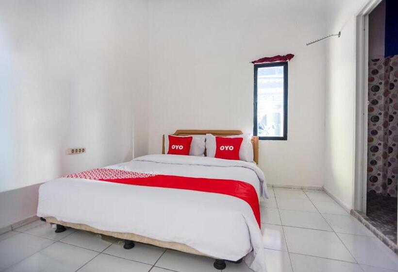 בית מלון כפרי Collection O Tunas Plaza Residence