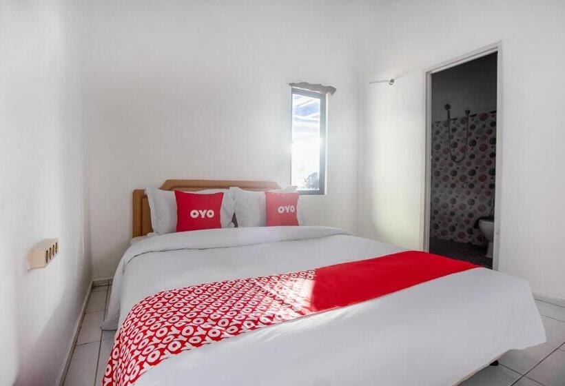 בית מלון כפרי Collection O Tunas Plaza Residence