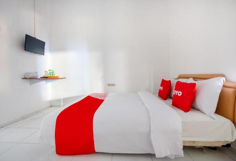 בית מלון כפרי Collection O Tunas Plaza Residence