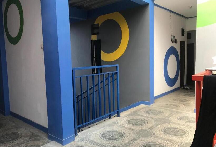 בית מלון כפרי Collection O Tunas Plaza Residence