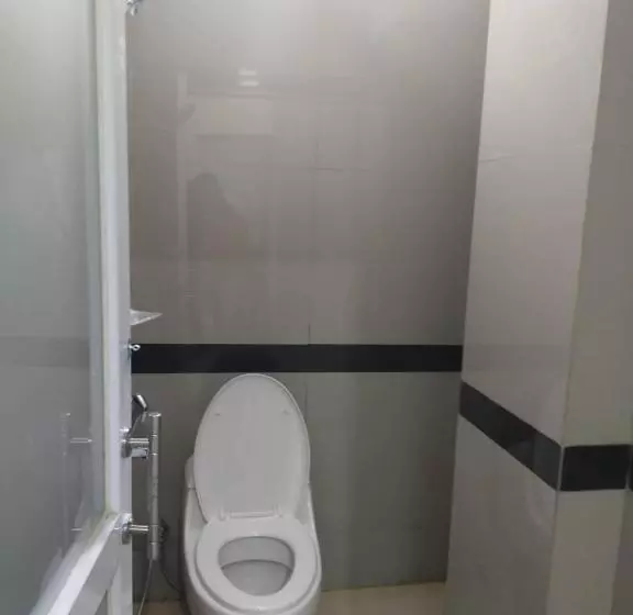 هتل Reddoorz Near Palembang Airport 2