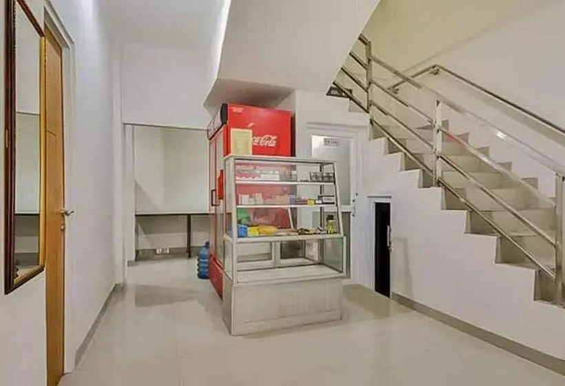 هتل Reddoorz Near Palembang Airport 2