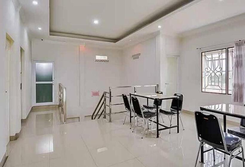 בית מלון כפרי Reddoorz Near Palembang Airport 2