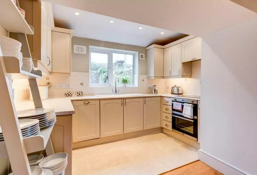 Hotelli The Lansdowne Guest House