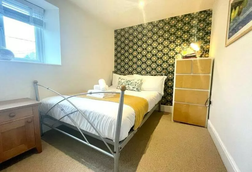 Hotelli The Lansdowne Guest House